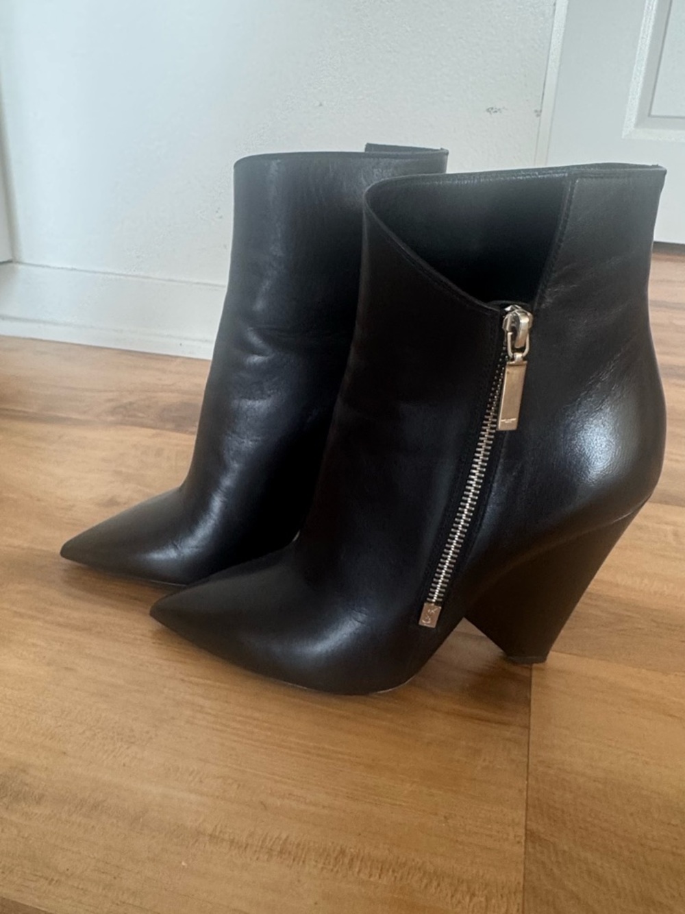 YSL Women's Black Leather Pointed Toe Ankle Boots with Side Zip